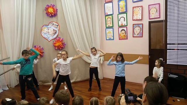 Дети танцуют под песню солнечный круг небо вокруг! смотреть онлайн