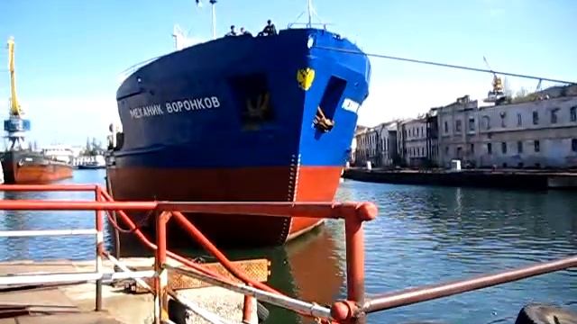 Хороший вывод судна из дока смотреть онлайн