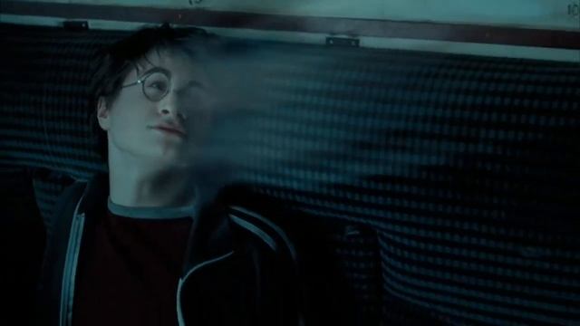 Все сцены с заклинанием "Експекто Патронум" в фильме Гарри Поттер смотреть онлайн