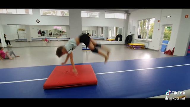 Акробатика - учим рондат передние сальто смотреть онлайн