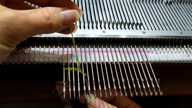 Набор косичкой на машине/set of stitches with a pigtail on a knitting machine смотреть онлайн