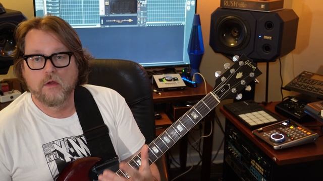 Robben Ford -Week 12 Of Learn 50 Jazz Licks in a Year. This week we unlock 1 way Robben uses Triads смотреть онлайн