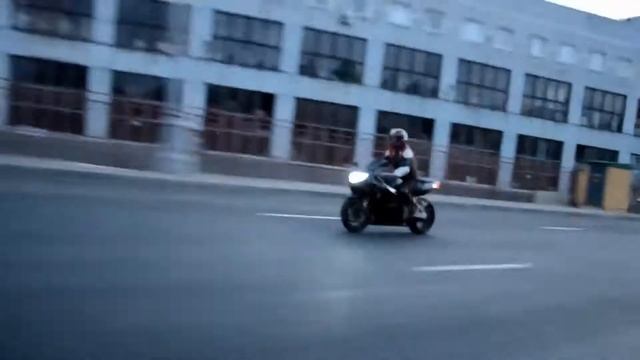Невероятная езда на заднем колесе, просто класс!!!!! смотреть онлайн