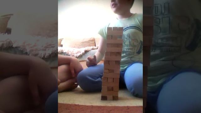 Играем в дженгу с двоюродной сестрой смотреть онлайн
