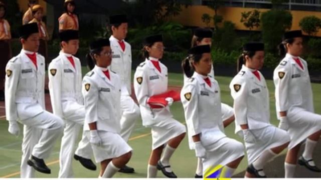 Rok Anggota Paskibra Nyaris Lepas Saat Bentuk Formasi смотреть онлайн