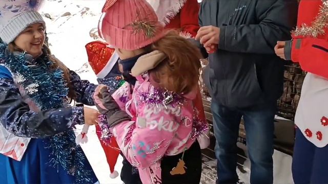 Новогодний поход с ребятишками на Скалу Китайская Стена. Красноярские Столбы. Декабрь 2022 смотреть онлайн
