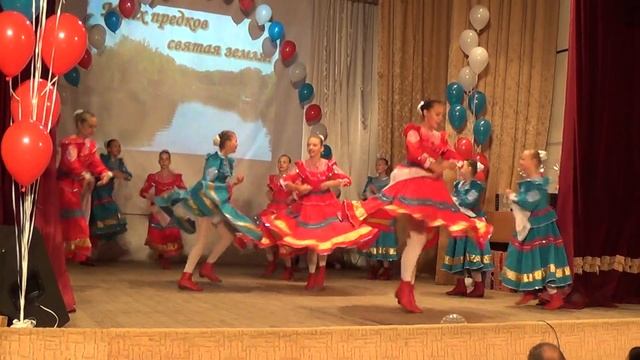 "Казачий танец", средняя группа ансамбля "Каприз", преп. Торочкова С.В. смотреть онлайн