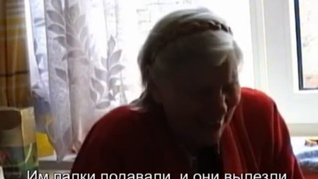 Девки провалились в выгребную яму сортира - рассказ.