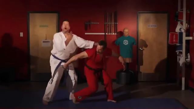 100 способов ударить по яйцам HD смотреть онлайн