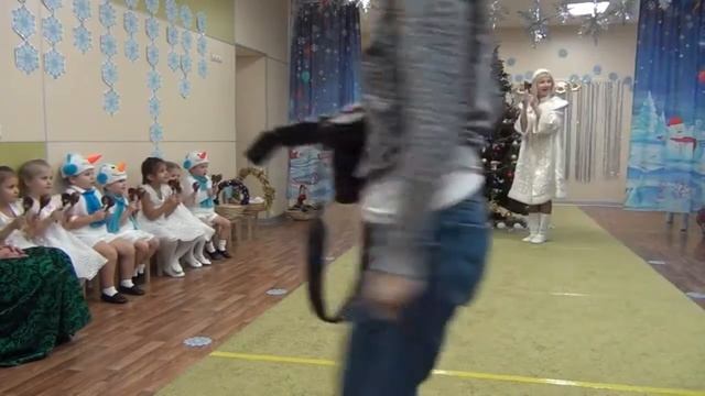 Новогодний праздник. Детский сад Эрудит 2017-2018. Младшая и средняя группа смотреть онлайн