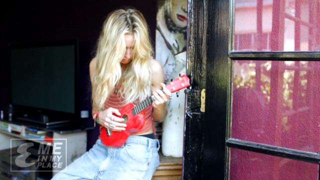 Me In My Place ® - Gillian Zinser as part of an ongoing collaboration with Esquire Magazine смотреть онлайн