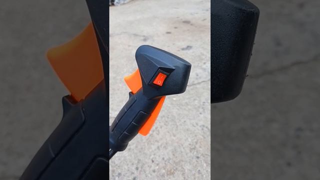 Brush Cutter(On/Off Switch In the Run Position) смотреть онлайн