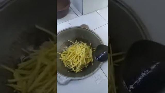 Жёлтый морковка для плова смотреть онлайн