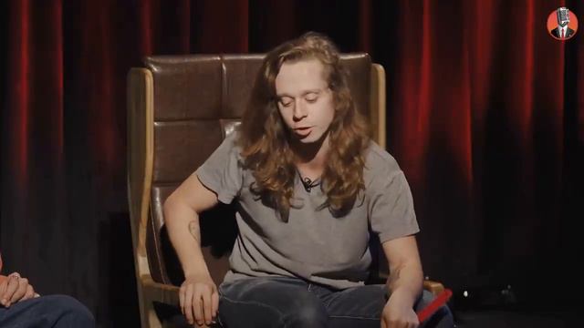 Саша Малой придумывает новые правила в футболе (Самый умный комик) смотреть онлайн