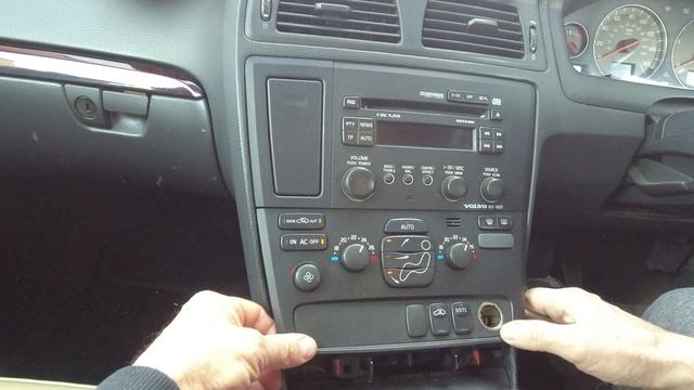 VOLVO RADIO REMOVAL, FOR V70, XC70, S60, S80 2000 to 2005. Easy 10mn job смотреть онлайн