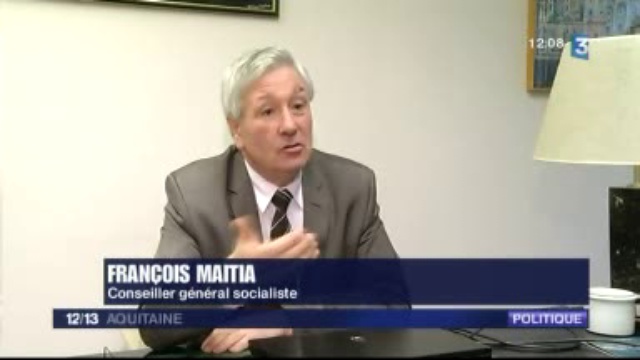 Parrainages : M. Le Pen Porte Plainte Contre Un Elu Socialis