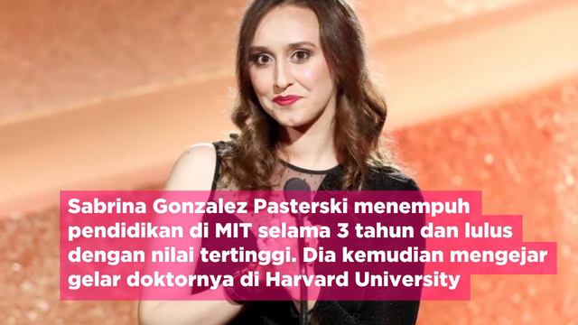 Sabrina Gonzalez Pasterski Dianggap Punya Kecerdasan Setara Albert Einstein! смотреть онлайн