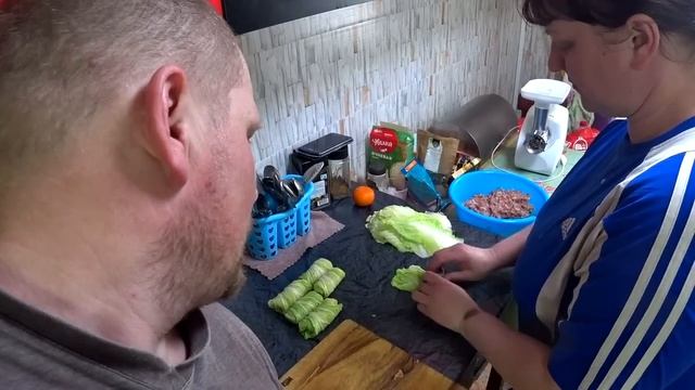 Мы согласились на рекламу. Освобождаем клетку от свиней. Стартовый корм для телят. Жизнь в деревне. смотреть онлайн