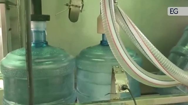 Линия розлива для минеральной питьевой воды в тару 19л QGF-150 смотреть онлайн