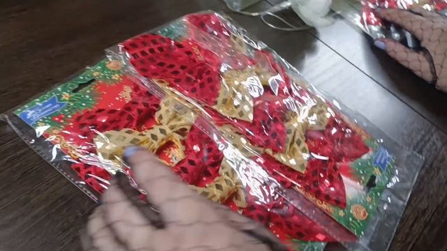 Еще новогодние игрушки и шикарная гирлянда смотреть онлайн