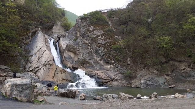 Хучнинский водопад в Дербенте (Дагестан) смотреть онлайн