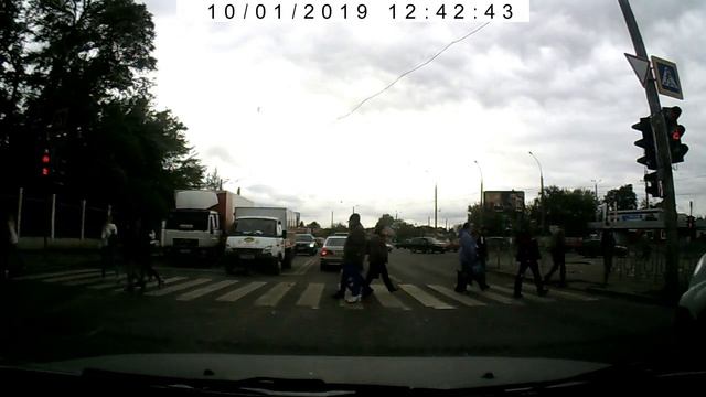 15 ти секундный ФАЛЬСТАРТ на светофоре смотреть онлайн