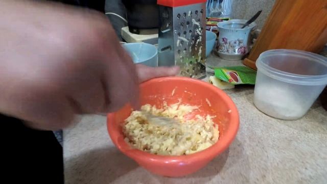 ЯБЛОЧНЫЕ СЫРНИКИ. НУ ОЧЕНЬ ВКУСНЫЕ И НЕЖНЫЕ смотреть онлайн