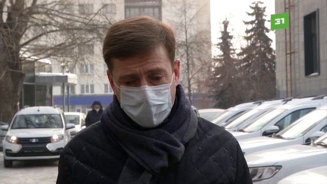 Неотложный подарок. Губернатор Алексей Текслер вручил южноуральским медикам ключи от новых машин смотреть онлайн