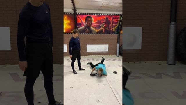 Неподъёмный груз/ Too heavy to lift смотреть онлайн