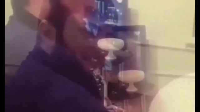 На Гитаре Поет Огненно Хьо Йизи Суна смотреть онлайн