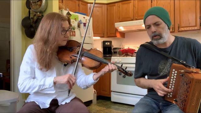 Maggie's Boots Duo -- Hollis Payer on fiddle, Rob Curto on button accordion. смотреть онлайн