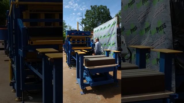 Производство тротуарного бордюра длиной 1 метр на вибропрессе КВП-858-2ПА с штабелером смотреть онлайн