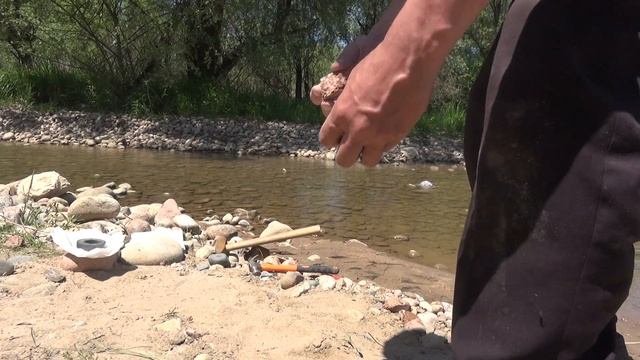 В черных камнях много железа и титана смотреть онлайн