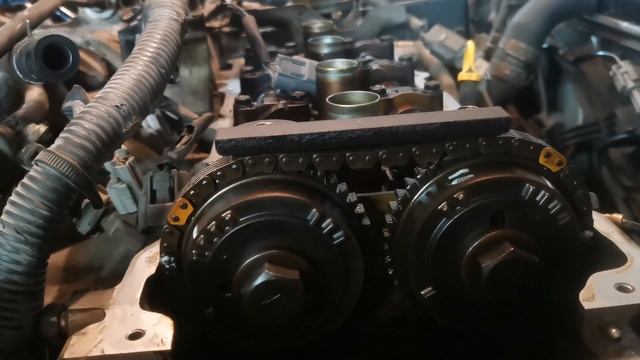 Двс Nissan qg15. Замена прокладки гбц и сальников свечных колодцев в крышке клапанов. смотреть онлайн
