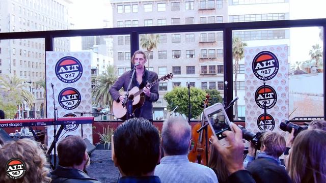 Hozier "Cherry Wine" Live Performance смотреть онлайн