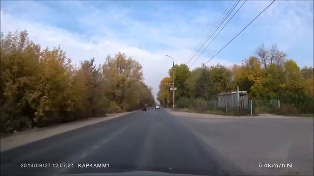 27.09.2014 - Бабка перебегает дорогу, г. Бор Нижегородской обл. смотреть онлайн
