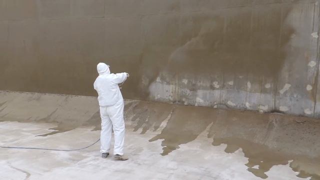 Нанесение материала MasterSeal 501 установкой безвоздушного распыления24с MOV