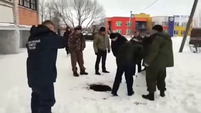 В тверском Торопце всю ночь искали 7 летнего ребенка, который вечером зашел в продуктовый магазин, смотреть онлайн