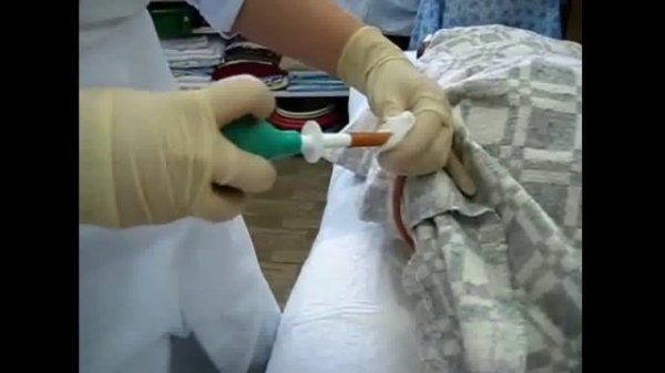Уход за больным: как поставить масляную клизму больному