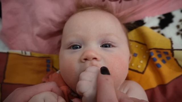 влог: НОЧЬ С ДОЧКАМИ В ВАННОЙ! КУПАЕМ МАРУСЮ И ТАЮ смотреть онлайн