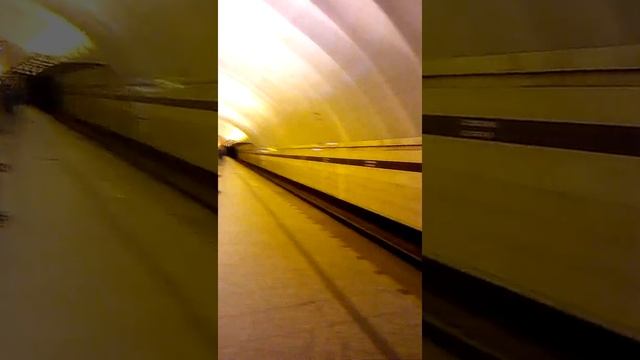 Самая глубокая станция в СПБ второй травалатор станции метро Спортивная 2 смотреть онлайн