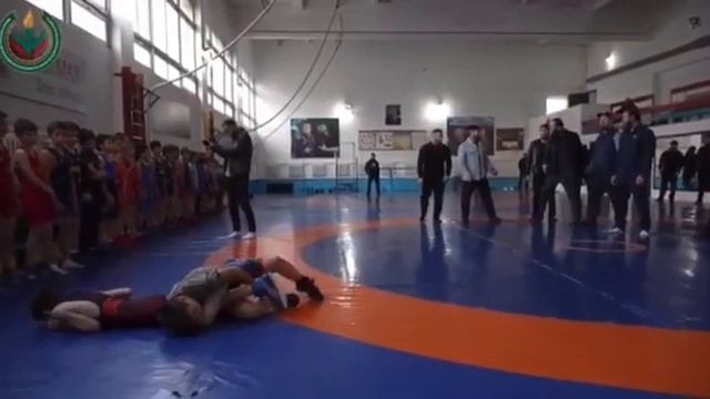 Совершил плановый выезд в Спортивную школу по вольной борьбе Урус-Мартановского района смотреть онлайн