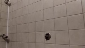 Как прикрепить полотенцесушитель к стене.