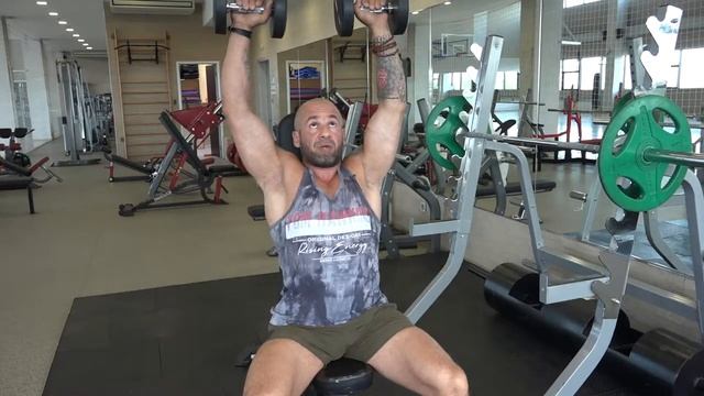 Жим гантелей сидя смотреть онлайн