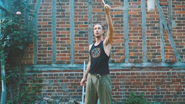 2 Poi 1 Hand Triquotra (Antispin) - Advanced Poi Tutorial смотреть онлайн