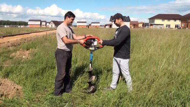 Мотобур ADA Ground Drill 8, работа в поле смотреть онлайн