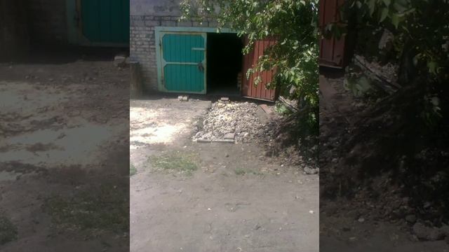 Заезд перед гаражом. Забор из покрышек своими руками. смотреть онлайн