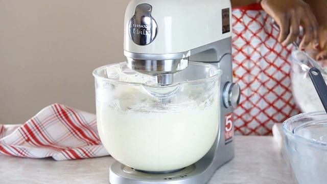 Become a better baker by using this tip to fix your greasy homemade cakes from scratch. смотреть онлайн
