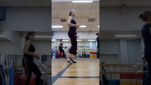 Женский стиль в кизомбе. Урок. Упражнение волна - шаг - обратная волна. смотреть онлайн