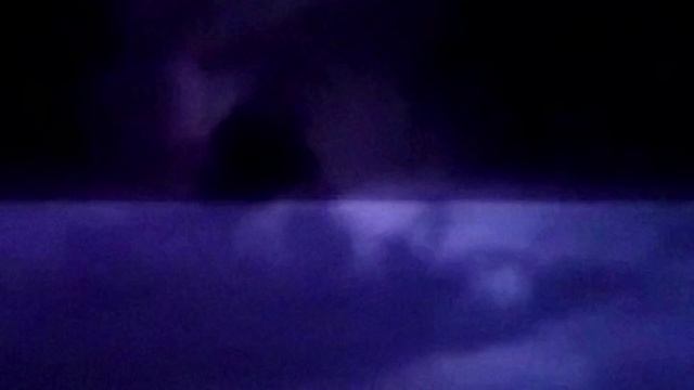 СУЩЕСТВО ПОХОЖЕЕ НА ДРАКОНА ВО ВРЕМЯ ГРОЗЫ. смотреть онлайн